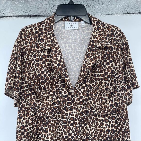 Daisy Street (ASOS) Women’s Leopard Print Short Sleeve Button Front Shirt Medium - Picture 8 of 12